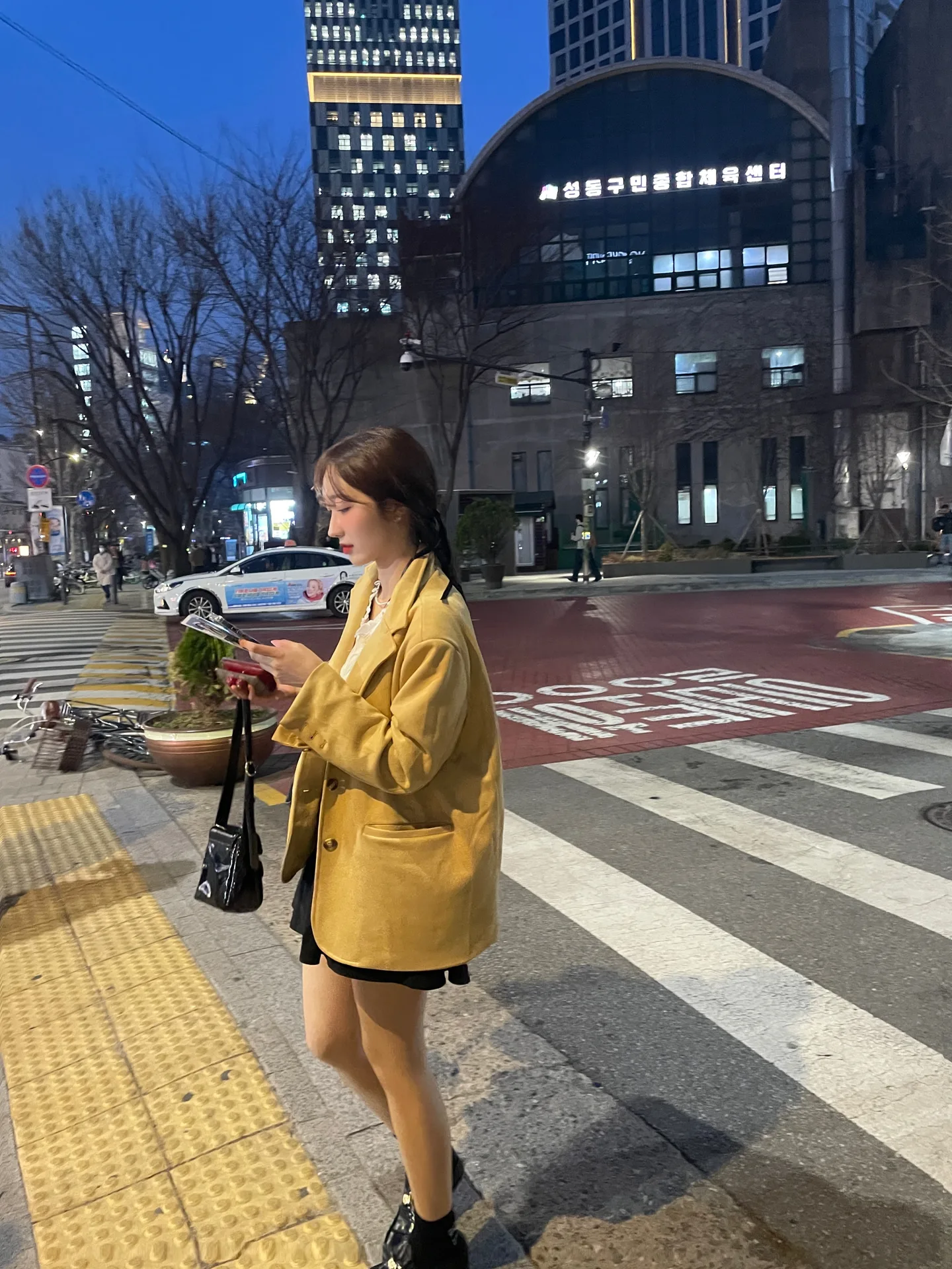 봄 가을 스웨이드 세미오버핏 투버튼 단추 자켓 - jk