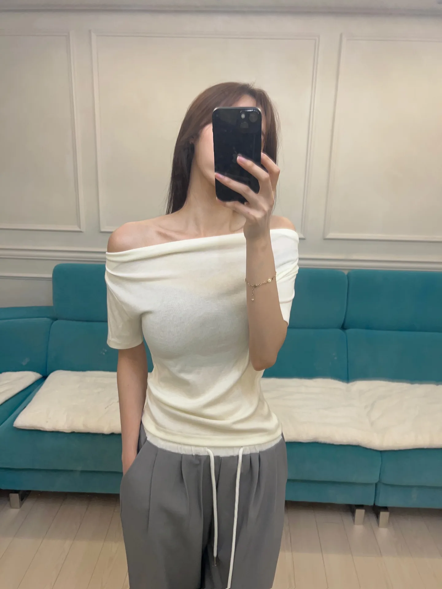 오프숄더 반팔 데일리 티셔츠 - tee 상세 9