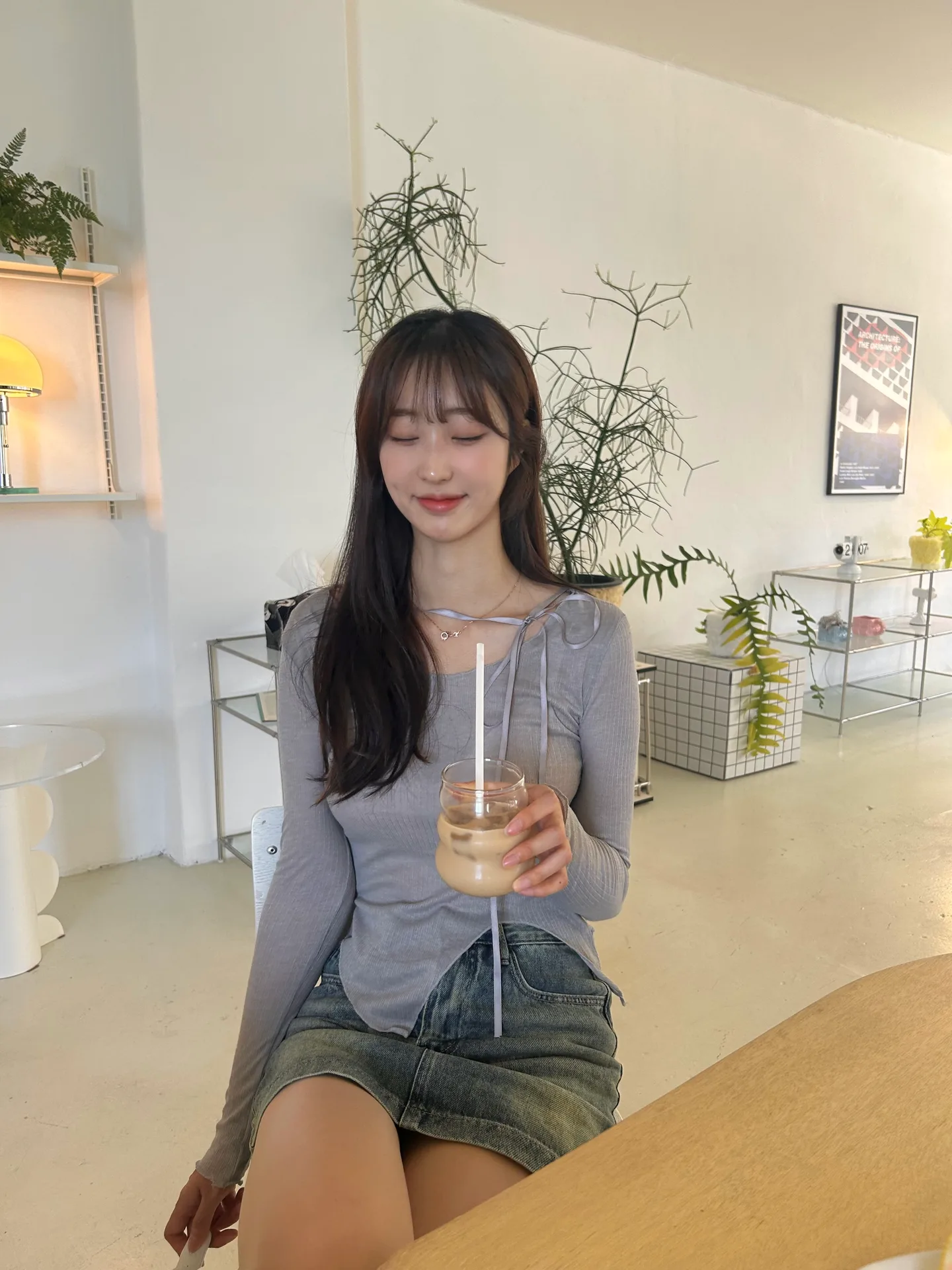 라운드넥 밑단 언발란스 초커 리본 긴팔 티셔츠 - tee