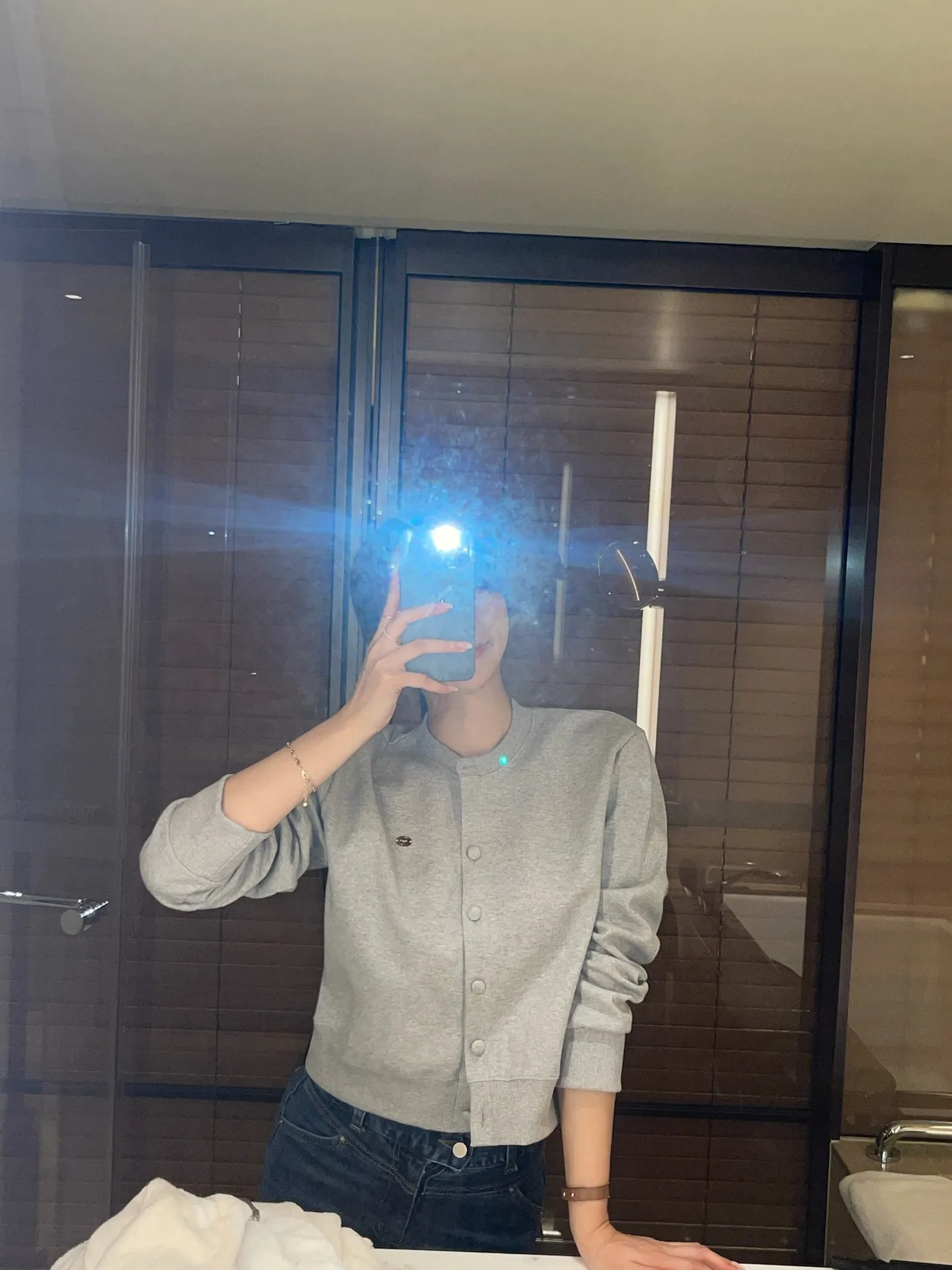 뽀리 라운드넥 팬던트 버튼 단추 맨투맨 자수 간절기 데일리 가디건 3 c - tee 상세 14