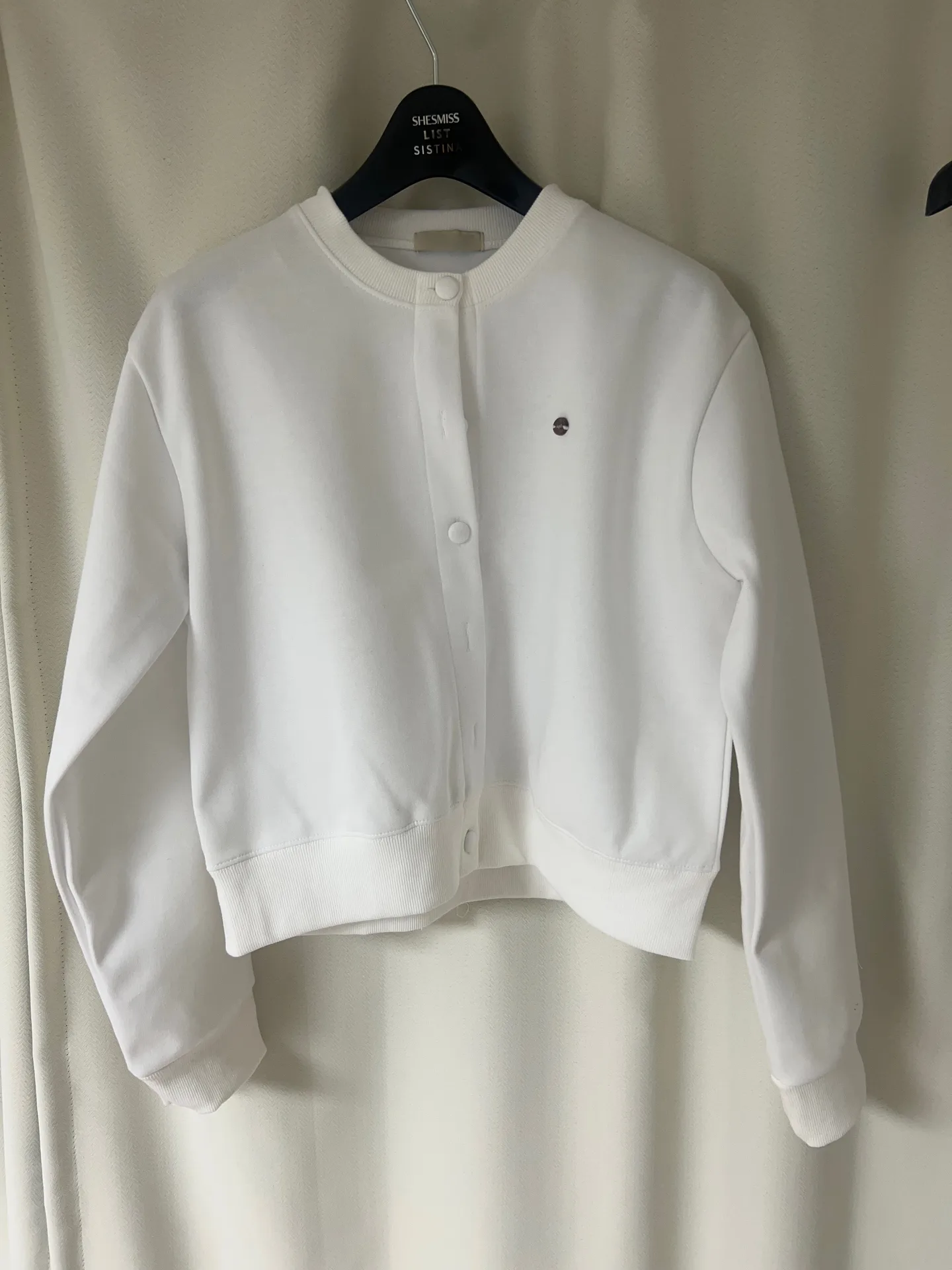 뽀리 라운드넥 팬던트 버튼 단추 맨투맨 자수 간절기 데일리 가디건 3 c - tee 상세 16